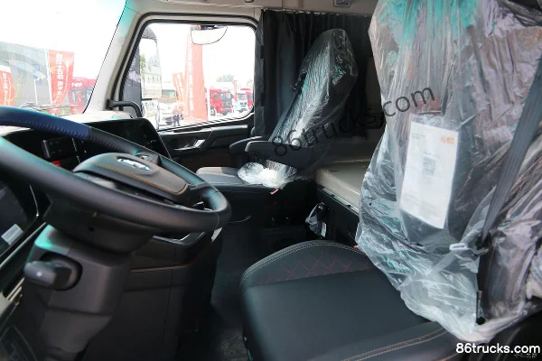 SHACMAN Commercial Vehicle Zhide·Yan High-End Edition 560hp 6X4(10 wheels) AMT Automatic Long-Nose Tractor Truck (China VI) Cab (2) | 86Truc