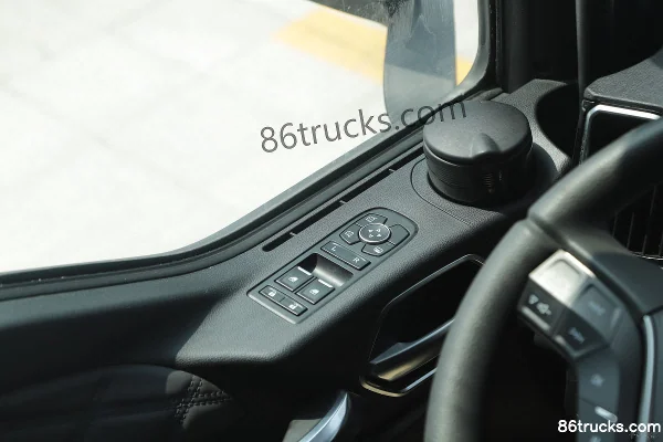 Sinotruk Sitrak G7S 490hp 8X4(12 wheels) 9.45m AMT automatic refrigerated truck Cab (2) | 86Trucks