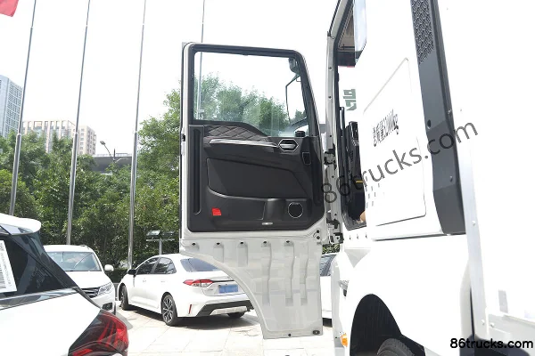 Sinotruk Sitrak G7S 490hp 8X4(12 wheels) 9.45m AMT automatic refrigerated truck Cab (1) | 86Trucks