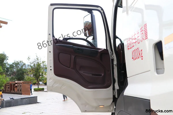 Guangqi HINO 700 Zhizhen Heavy Truck 560 hp 6X4(10 wheels) Tractor Truck (China VI) Cab (1) | 86Trucks