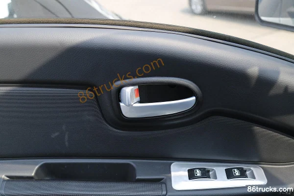 Kama Ruihang X1 2.0L 122hp 4X2(6 wheels) CNG Dual Fuel 3.95m Single Row Flatbed Light Truck (China VI) Cab (1) | 86Trucks