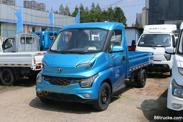 Feidi Q3 Series 122hp 4X2(6 wheels) 2.8m Single Row Flatbed Mini Truck Exterior (3) | 86Trucks