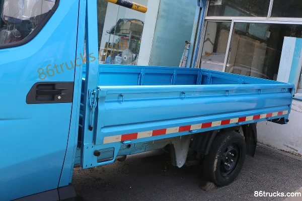 Feidi Q3 Series 122hp 4X2(6 wheels) 2.8m Single Row Flatbed Mini Truck Body (1) | 86Trucks