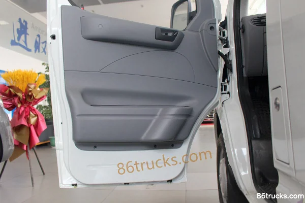 SAIC MAXUS V80 2023 Classic City King 127ch 2.0T Diesel 3 places 6 vitesses automatiques Empattement court Toit moyen Fourgon fermé Cabine (