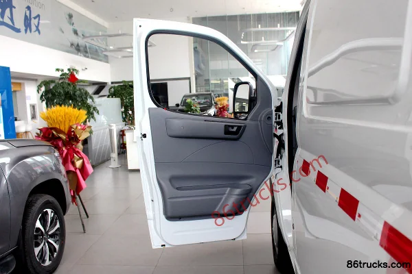 SAIC MAXUS V80 2023 Classic City King 127ch 2.0T Diesel 3 places 6 vitesses automatiques Empattement court Toit moyen Fourgon fermé Cabine (