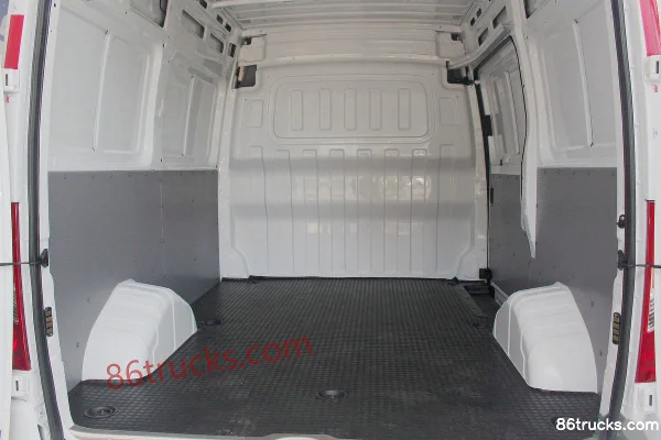 SAIC MAXUS V80 2023 Classic City King 127ch 2.0T Diesel 3 places 6 vitesses automatiques Empattement court Toit moyen Fourgon fermé Caisse (
