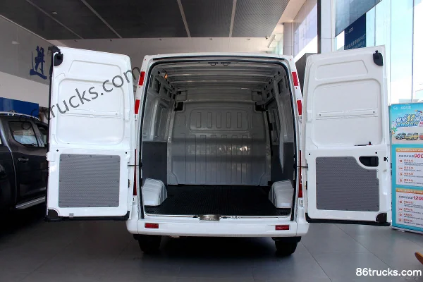 SAIC MAXUS V80 2023 Classic City King 127ch 2.0T Diesel 3 places 6 vitesses automatiques Empattement court Toit moyen Fourgon fermé Caisse (