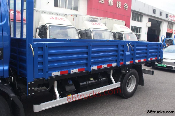 JAC Junling V6 152 ch 4X2(6 roues) camion léger à plateau simple 4,18 m (China VI) Carrosserie (1) | 86Trucks