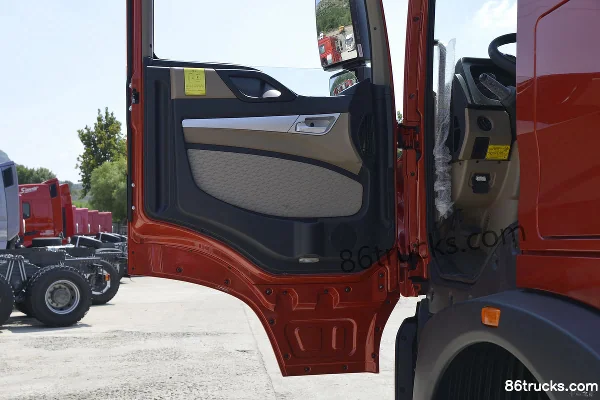 Sinotruk HOWO TX Heavy Truck 500 hp 6X4(10 wheels) tractor truck Cab (1) | 86Trucks