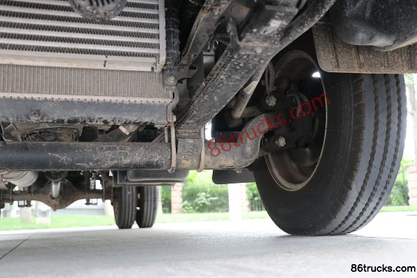 Foton Aoling M 1.5L 136 ch 4X2(6 roues) essence 3,1 m cabine double plateau léger (China VI) Châssis (3) | 86Trucks