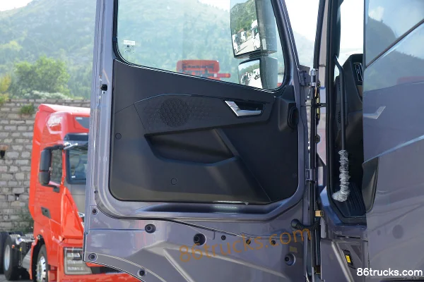 Sinotruk HOWO TH7 Heavy Truck 500hp 6X4(10 wheels) AMT Automatic Tractor Truck Cab (3) | 86Trucks