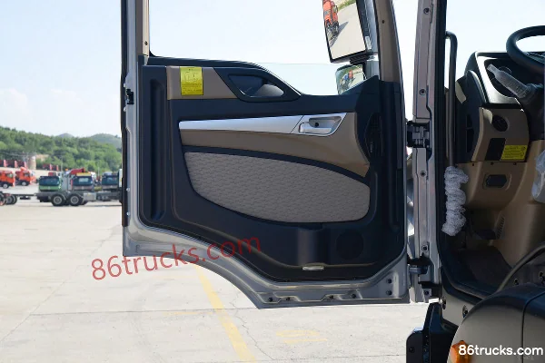 Sinotruk HOWO TX 250hp 4X2(6 wheels) 8.6m box cargo truck (China VI)(8-speed) Cab (2) | 86Trucks