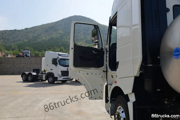 Sinotruk HOWO TH7 Heavy Truck 460 hp 6X4(10 wheels) LNG Automatic Hazardous Material Tractor Truck Cab (1) | 86Trucks