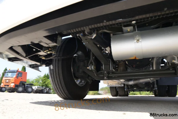 Sinotruk HOWO TH7 Heavy Truck 460 hp 6X4(10 wheels) LNG Automatic Hazardous Material Tractor Truck Chassis (2) | 86Trucks