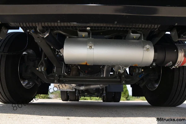 Sinotruk HOWO TH7 Heavy Truck 460 hp 6X4(10 wheels) LNG Automatic Hazardous Material Tractor Truck Chassis (1) | 86Trucks