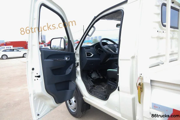 Foton Xiangling V3 version luxe 1,6 L 122 ch 4X2(6 roues) essence 3,7 m cabine simple, camion plateau léger (1) | 86Trucks