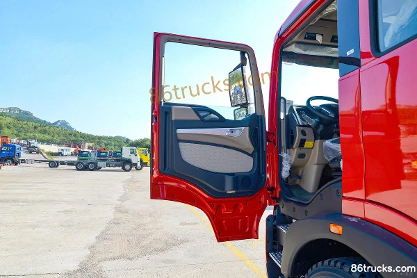 Sinotruk HOWO TX 350hp 4X2(6 wheels) Fire Truck Chassis (Double Row) Cab (1) | 86Trucks