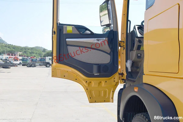Sinotruk HOWO TX 310 hp 6X2(8 wheels) 9.6 m stake truck (China VI) Cab (2) | 86Trucks