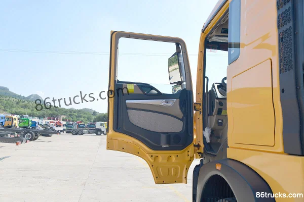 Sinotruk HOWO TX 310 hp 6X2(8 wheels) 9.6 m stake truck (China VI) Cab (1) | 86Trucks