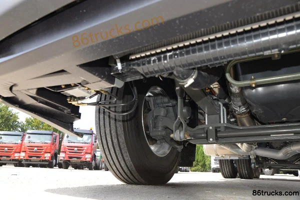 Sinotruk HOWO TX Heavy Truck 460hp 6X4(10 wheels) CNG Dangerous Goods Tractor Truck Chassis (2) | 86Trucks