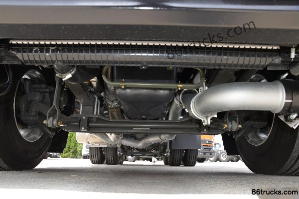 Sinotruk HOWO TX Heavy Truck 460hp 6X4(10 wheels) CNG Dangerous Goods Tractor Truck Chassis (1) | 86Trucks