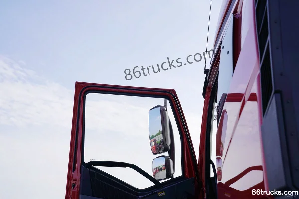 FAW Jiefang J6P Heavy Truck 2022 Model 520 hp 6X4(10 wheels) Automatic Tractor Truck (China VI) Cab (2) | 86Trucks