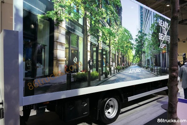 Mitsubishi Fuso eCANTER 4X2(6 wheels) Electric Van Cargo Truck 41.3kWh Exterior (3) | 86Trucks