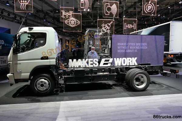Mitsubishi FUSO eCANTER 4X2(6 roues) camion fourgon électrique 41,3 kWh (5,135 t) Extérieur (3) | 86Trucks