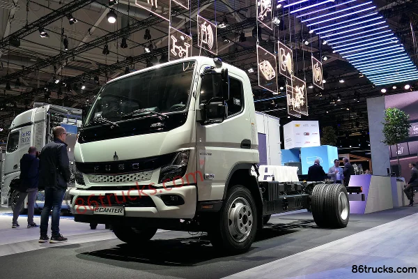 Mitsubishi FUSO eCANTER 4X2(6 roues) camion fourgon électrique 41,3 kWh (5,135 t) Extérieur (2) | 86Trucks