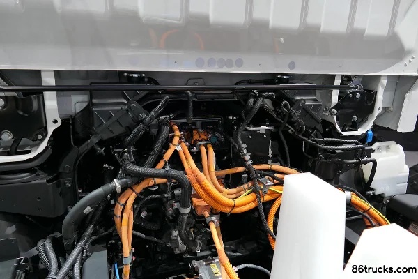 Mitsubishi FUSO eCANTER 4X2(6 roues) camion fourgon électrique 41,3 kWh (5,135 t) Châssis (2) | 86Trucks