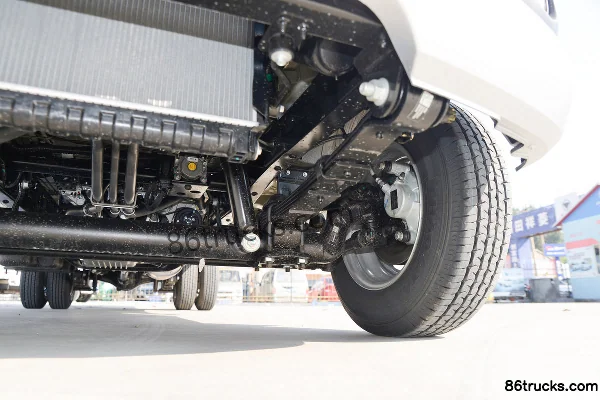 Foton Xiangling V2 1.6L 122 hp 4X2(6 wheels) gasoline 3.3m single-row flatbed mini truck Chassis (3) | 86Trucks