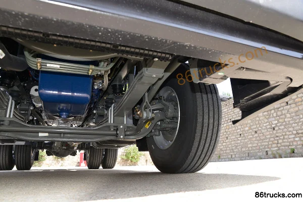 Sinotruk HOWO TX heavy truck 400hp 4X2(6 wheels) tractor truck Chassis (3) | 86Trucks