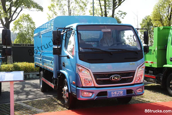 NanJun Ruisheng 130hp 4X2(6 wheels) 4.07m Single Row Stake Light Truck (China VI) Exterior