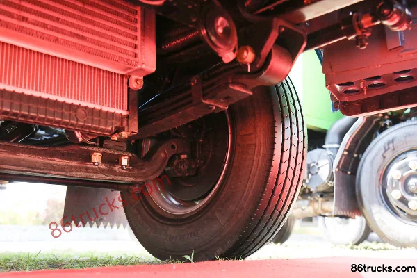 NanJun Ruisheng 130hp 4X2(6 wheels) 4.07m Single Row Stake Light Truck (China VI) Chassis (3) | 86Trucks