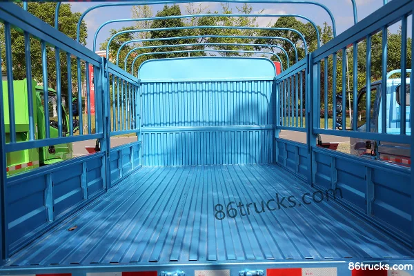 NanJun Ruisheng 130hp 4X2(6 wheels) 4.07m Single Row Stake Light Truck (China VI) Body (3) | 86Trucks