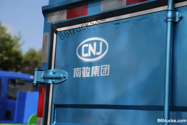 NanJun Ruisheng 130hp 4X2(6 wheels) 4.07m Single Row Stake Light Truck (China VI) Body (1) | 86Trucks