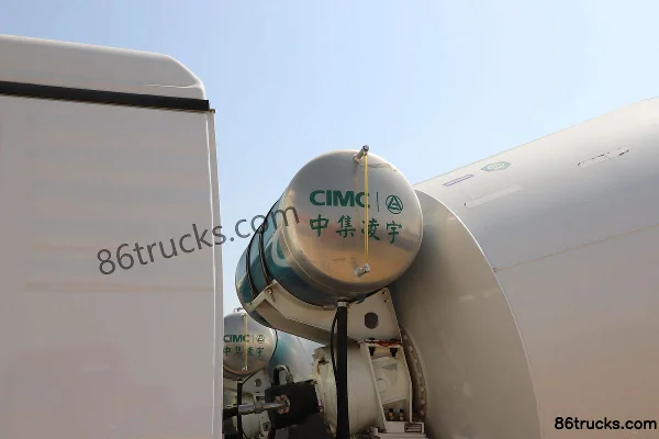 SHACMAN Delong M3000S 340 hp 8X4(12 wheels) Concrete Mixer Truck (Lingyu Brand) Body (2) | 86Trucks