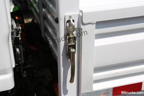 NanJun Ruijie D30 4.5T 4.1m Single Row Pure Electric Panel Light Truck 98.04kWh 4X2(6 wheels) Body (1) | 86Trucks