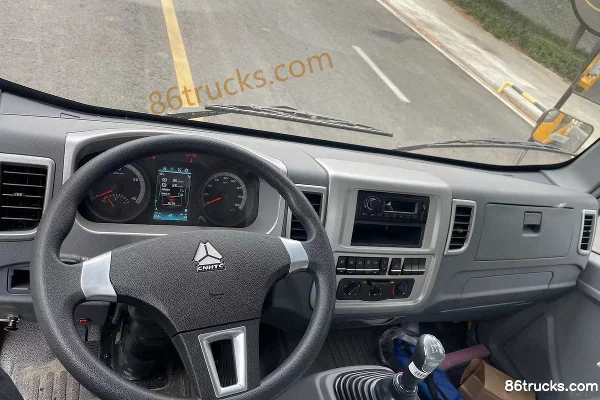 Sinotruk HOWO Zhuimeng 115 ch 4X2(6 roues) dépanneuse (marque Zhuanwei) Cabine (2) | 86Trucks