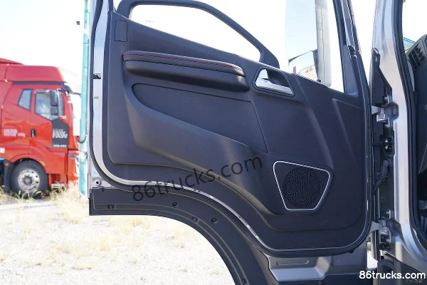 FAW Jiefang Qingdao JK6 Medium Truck 240 hp 4X2(6 wheels) 6.8m Grain Van Cargo Truck (Ratio 4.444) Cab (2) | 86Trucks