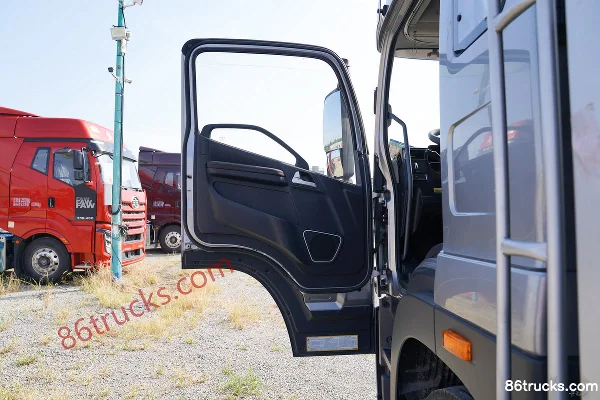 FAW Jiefang Qingdao JK6 Medium Truck 240 hp 4X2(6 wheels) 6.8m Grain Van Cargo Truck (Ratio 4.444) Cab (1) | 86Trucks