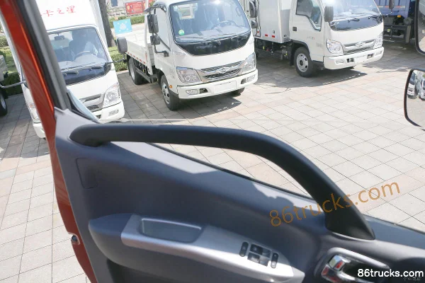 Foton Times Linghang ES5 200hp 4X2(6 wheels) 6.8m semi-row flatbed cargo truck (China VI) Cab (3) | 86Trucks