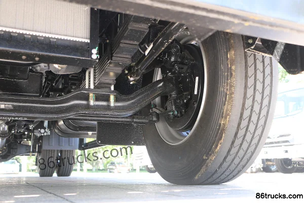 Foton Times Linghang ES5 200hp 4X2(6 wheels) 6.8m semi-row flatbed cargo truck (China VI) Chassis (3) | 86Trucks