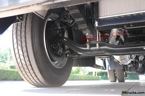 Foton Times Linghang ES5 200hp 4X2(6 wheels) 6.8m semi-row flatbed cargo truck (China VI) Chassis (2) | 86Trucks