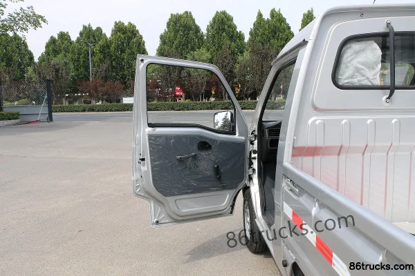 Wuling Zhiguang 1,2 L 76 ch 4X2(6 roues) essence camion plateau à cabine simple 2,501 m (1) | 86Trucks