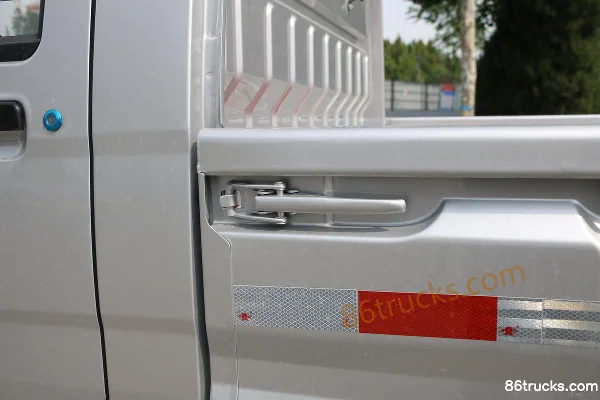 Wuling Zhiguang 1,2 L 76 ch 4X2(6 roues) essence camion plateau à cabine simple 2,501 m Carrosserie (2) | 86Trucks