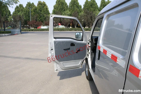 Wuling Sunshine 2020 version utilitaire 2 places 76 ch 1.2L camion fourgon Cabine (1) | 86Trucks