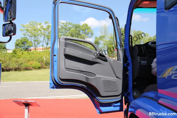 NanJun Ruijie D50 Luxury Edition 220 hp 6X2(8 wheels) 6X2R 4.1m Dump Truck (Lift Axle) Cab (1) | 86Trucks
