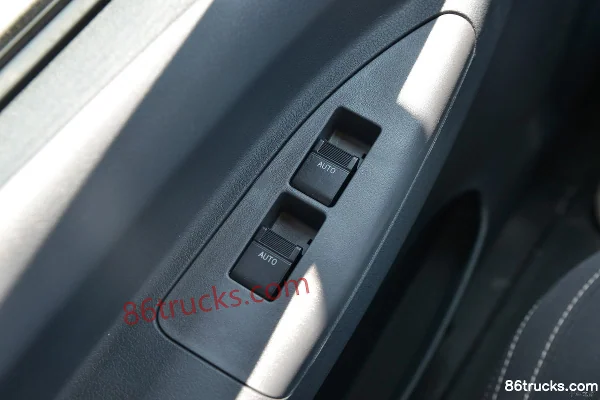 FAW Jiefang J6F cabine large 160 ch 4X2(6 roues) camion plateau 3,78 m avec demi-rideau (Fast Gear 8 vitesses) (3) | 86Trucks