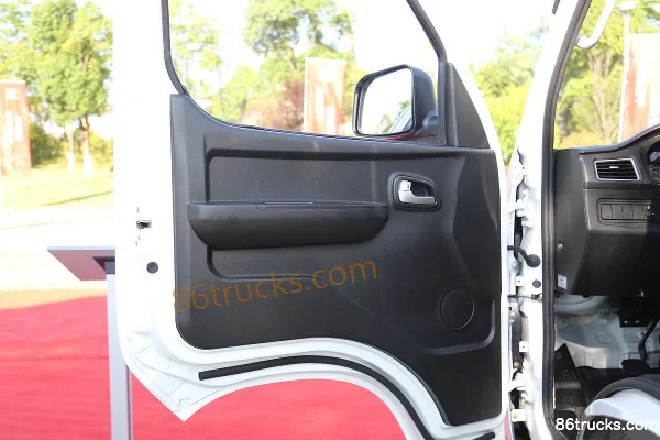 NanJun Ruibao 95 hp 4X2(6 wheels) 3.1m double-row cage van mini truck Cab (1) | 86Trucks